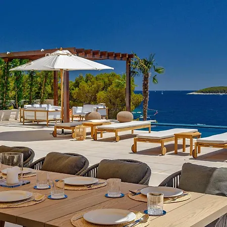 Crystalsea 1 Infinity Heatedpool In Hvar