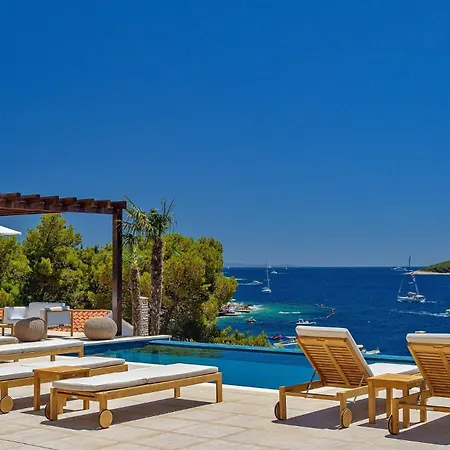 Crystalsea 1 Infinity Heatedpool In Hvar *