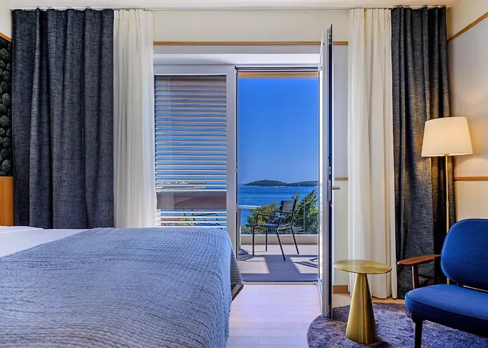 Crystalsea 1 Infinity Heatedpool In Hvar